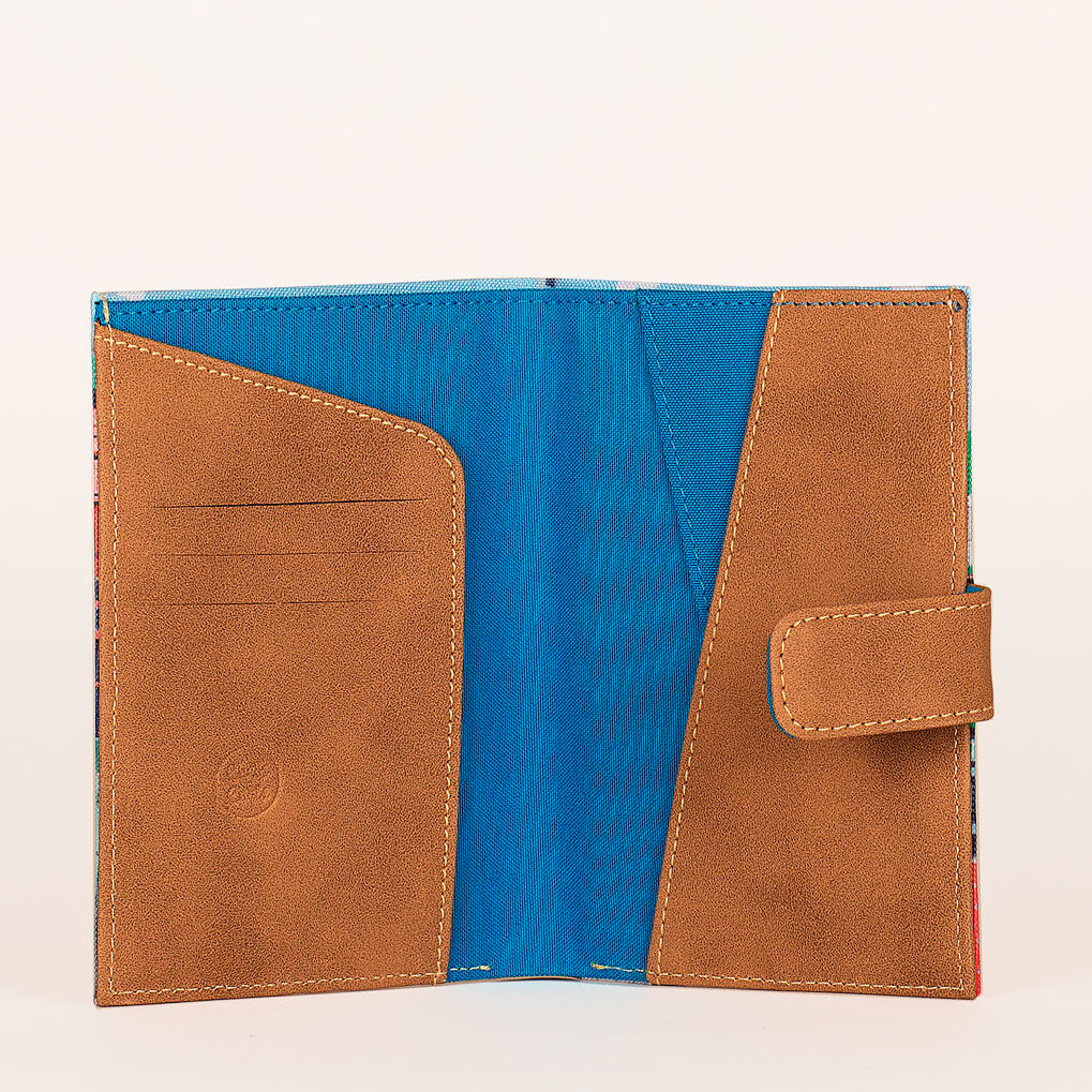 Portapasaporte color claro - Abierto